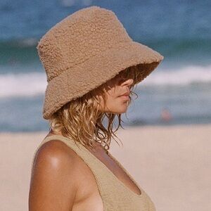 ✨NWOT✨Lack Of Color Teddy Bucket Hat in Camel